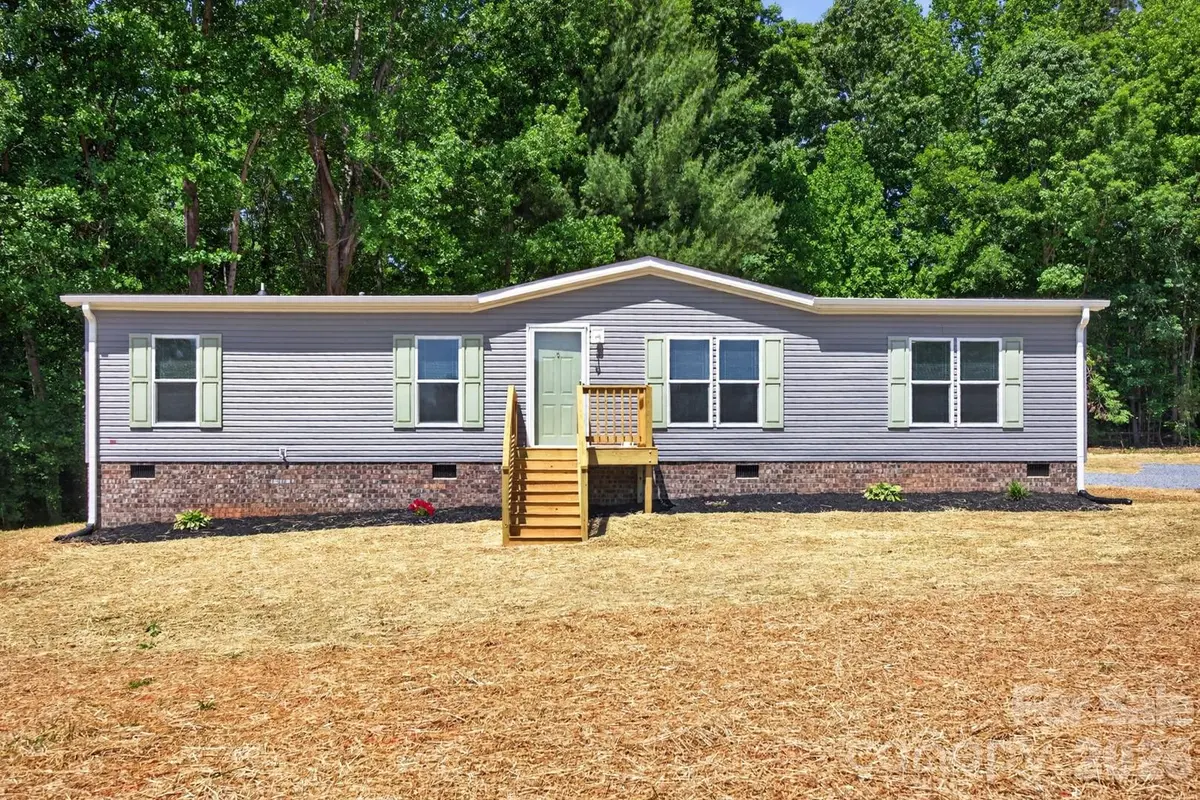 219 Harvick LN, Lexington, NC 27292
