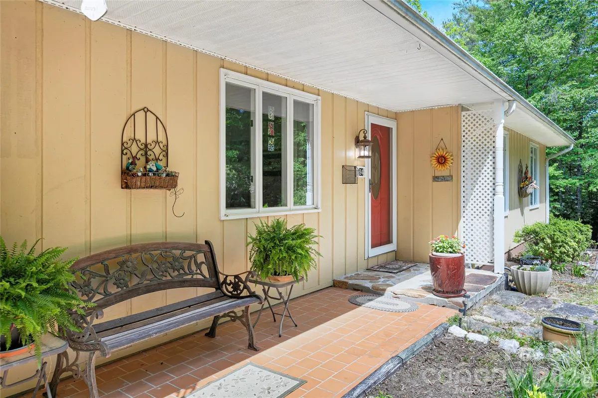 94 Sweetwater LN, Pisgah Forest, NC 28768