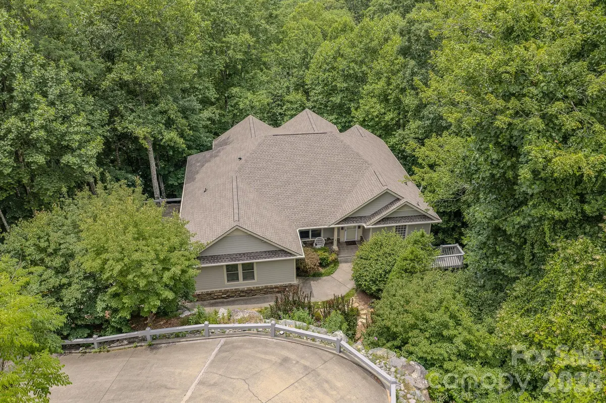329 Mountain Crest DR, Hendersonville, NC 28739