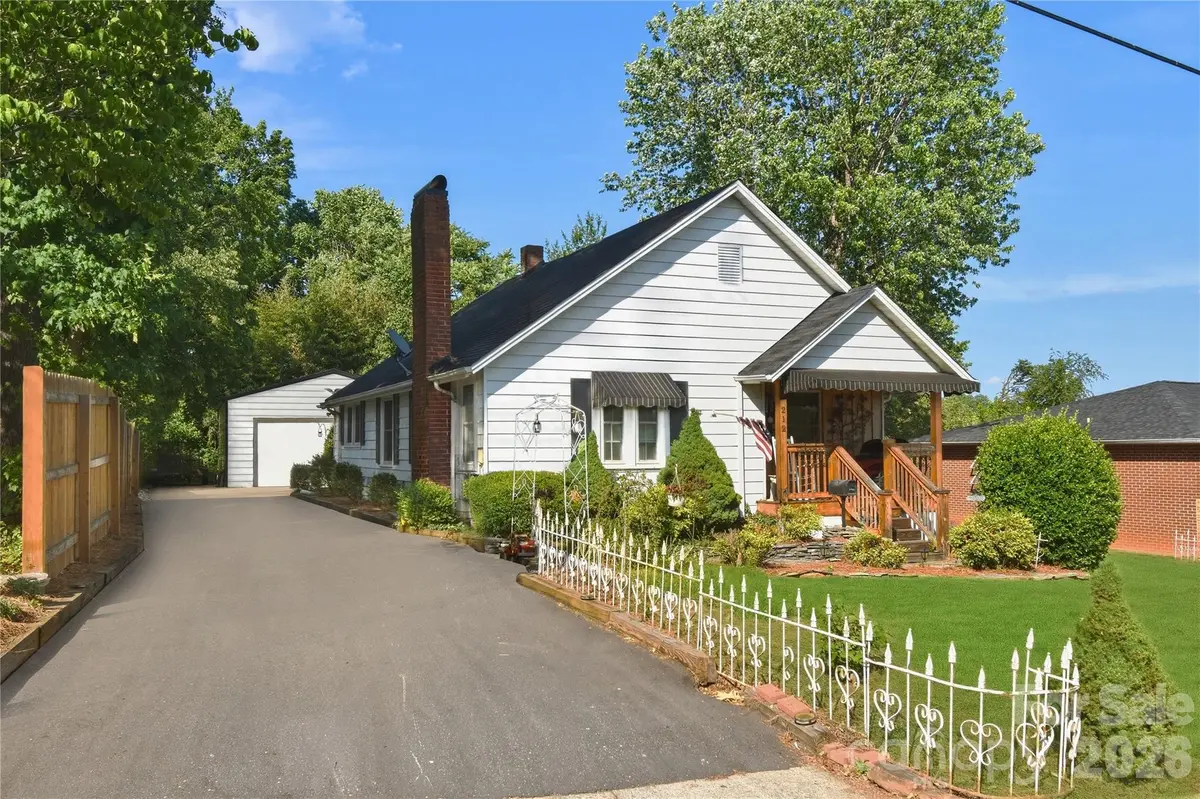 212 Sharon AVE NW, Lenoir, NC 28645