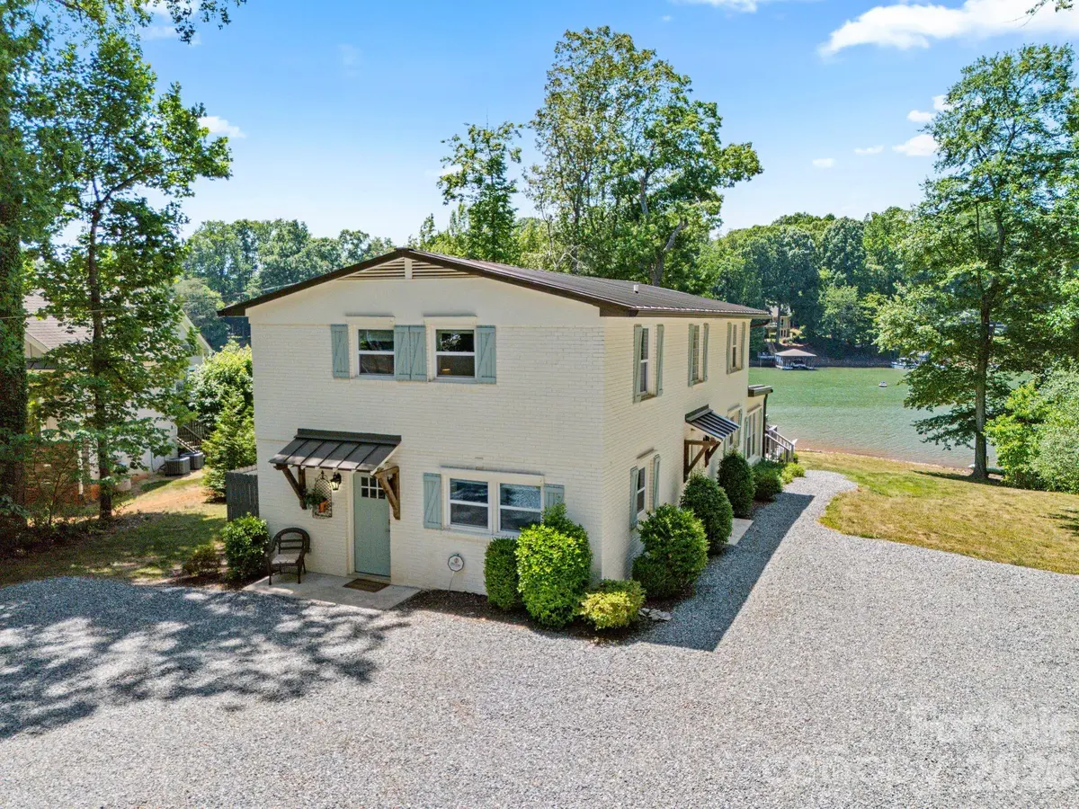 383 Sundown RD, Mooresville, NC 28117