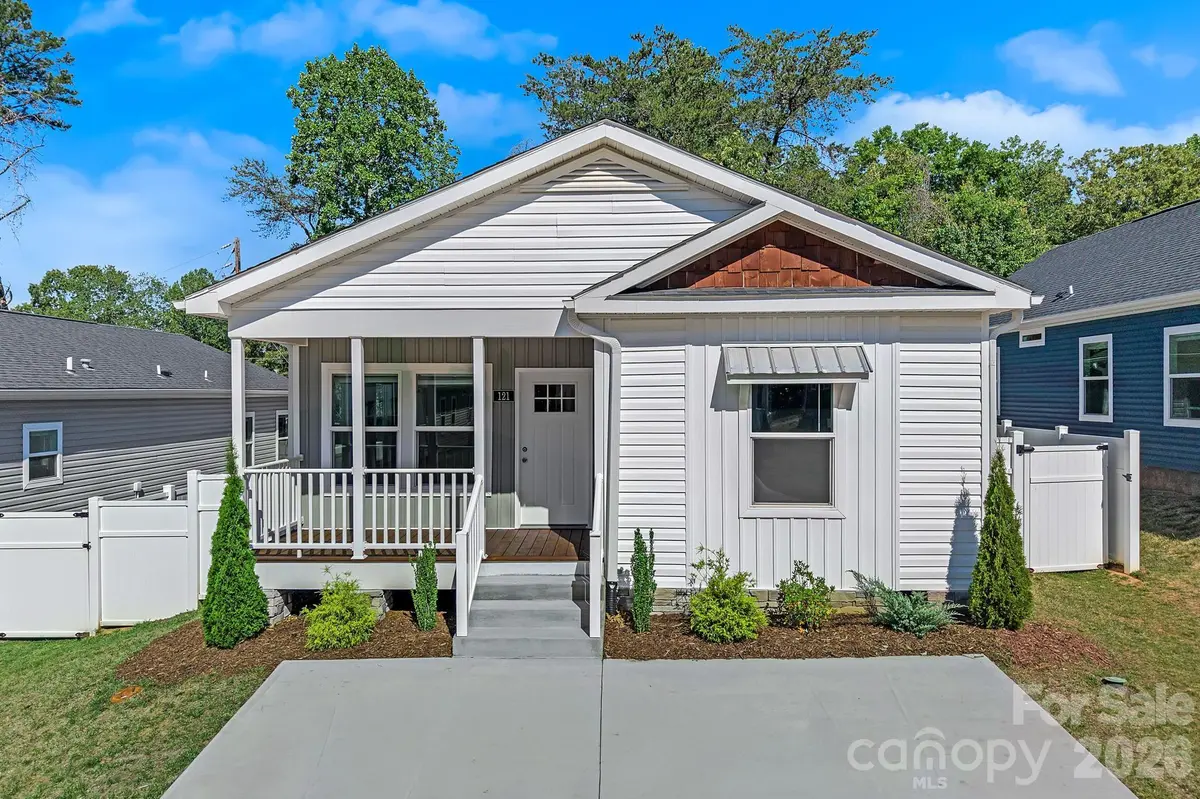 121 Bellamy RD, Asheville, NC 28806