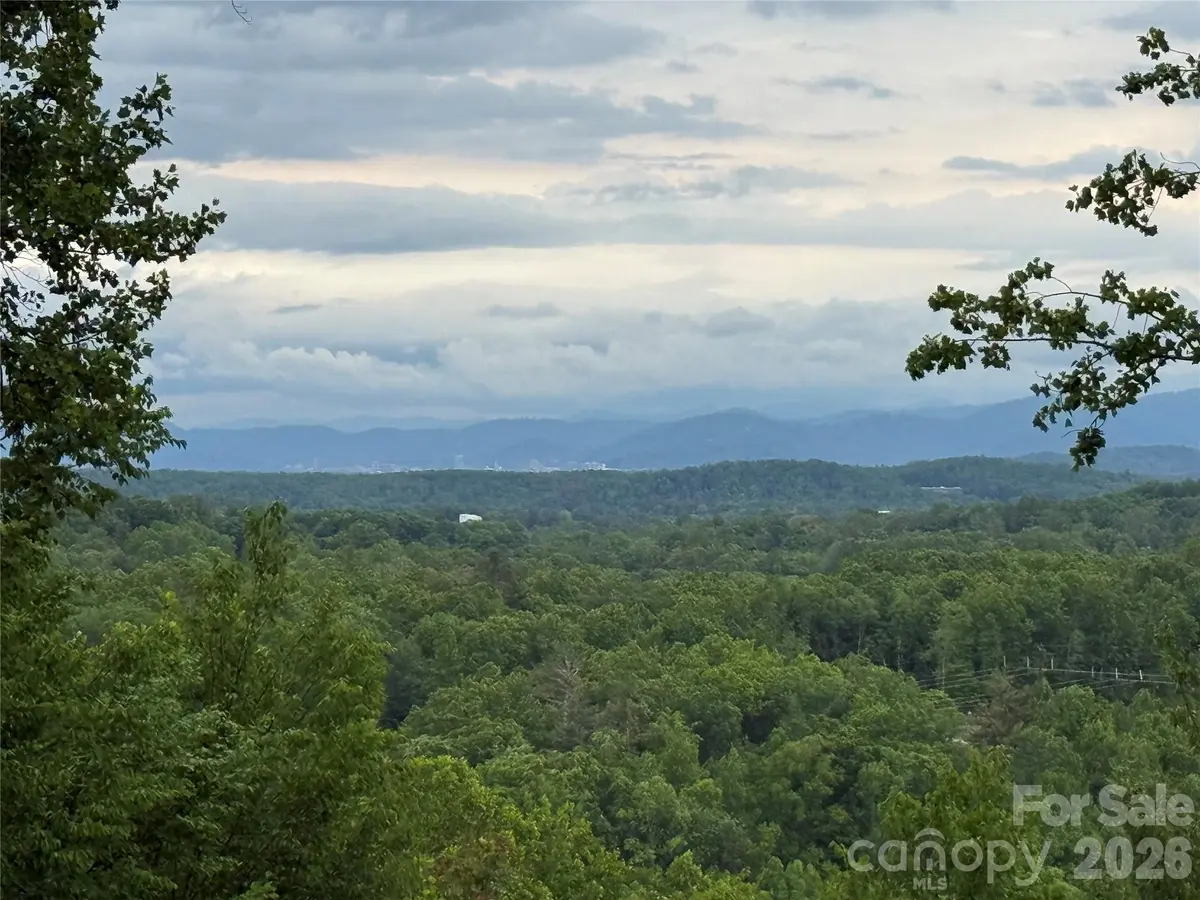 16 Ridge Pine TRL, Arden, NC 28704