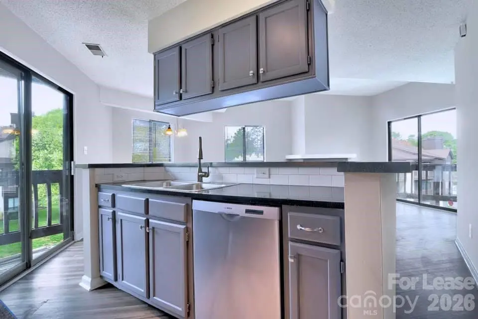 8121 Cedar Glen DR, Charlotte, NC 28212