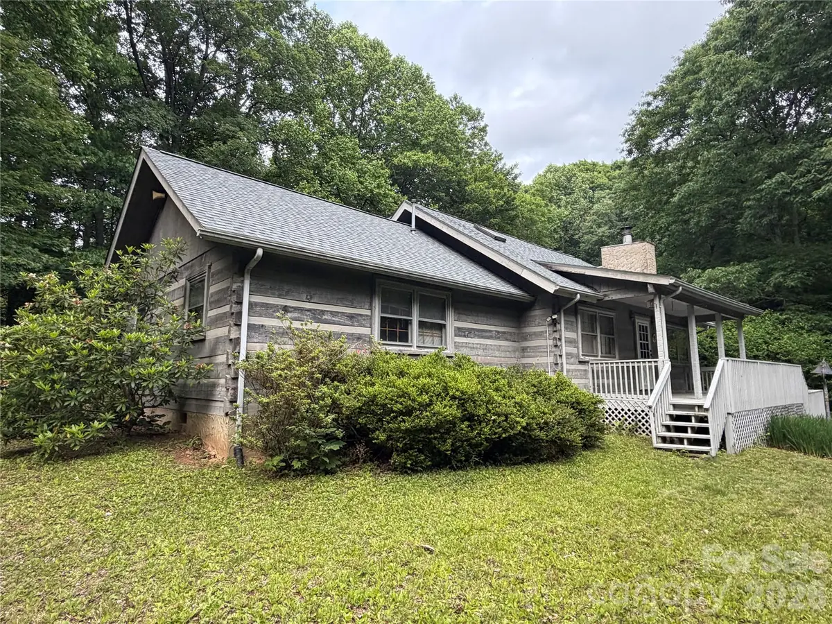 377 Woodstream RD, Waynesville, NC 28786