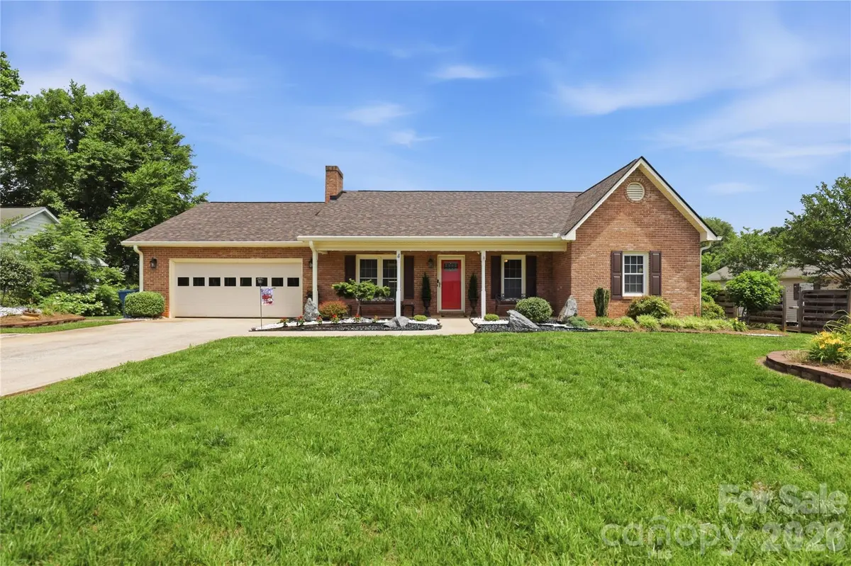 4 Fox Ridge DR, Granite Falls, NC 28630