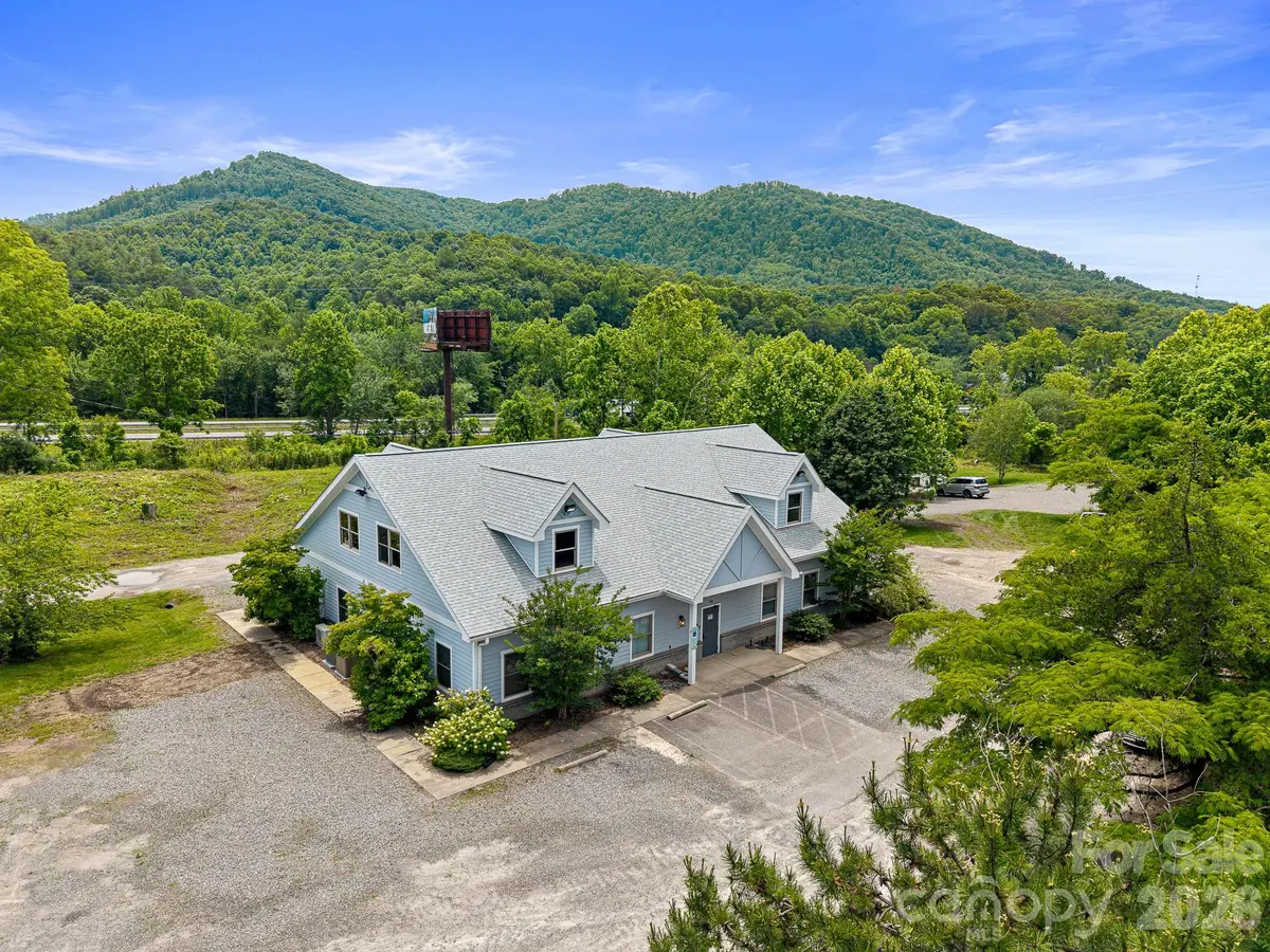 14 Mimidis LN, Swannanoa, NC 28778