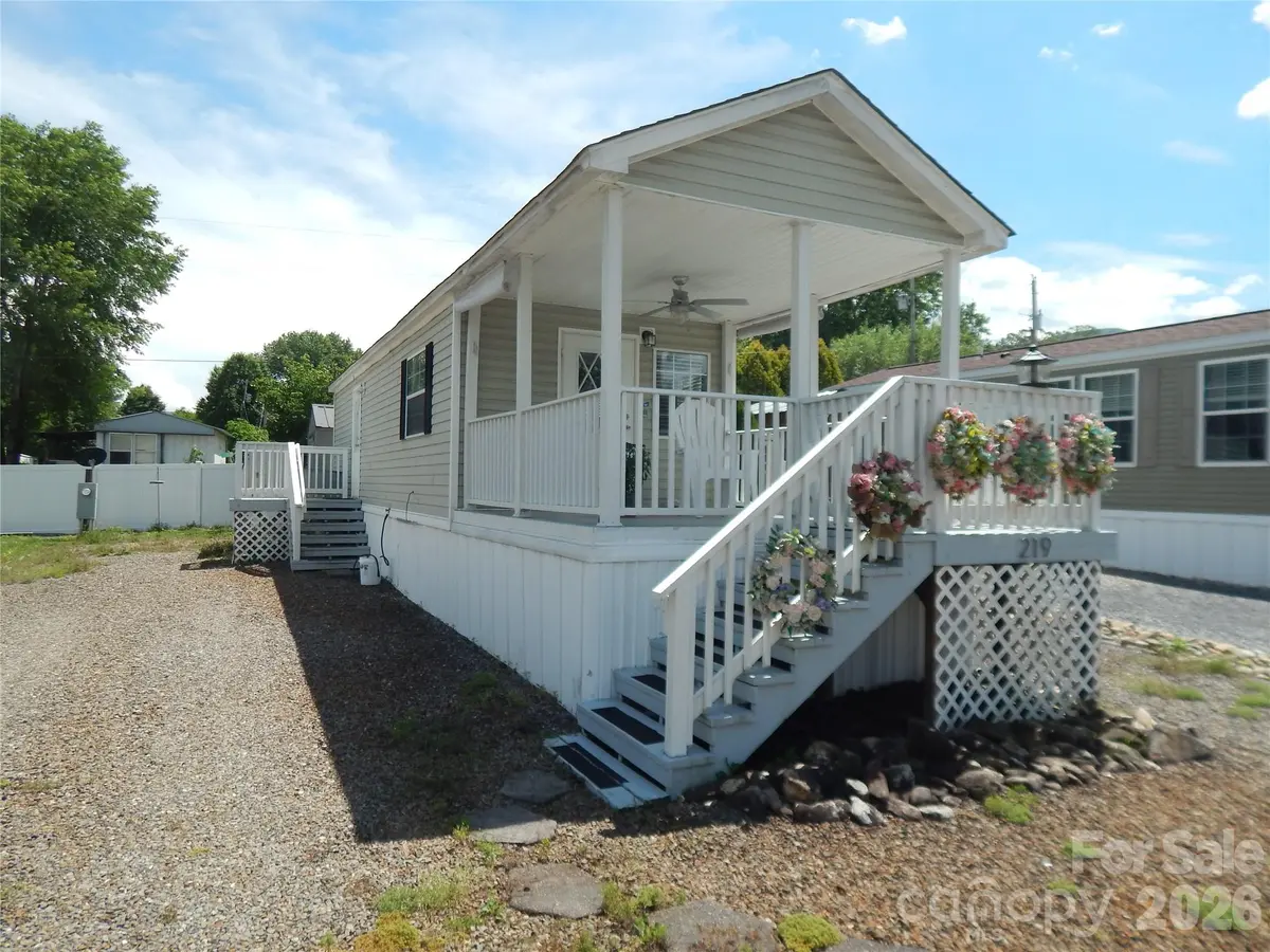 219 Pike PT, Waynesville, NC 28785