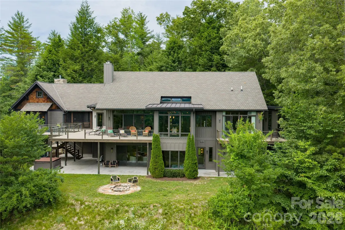 257 Bear Landing DR, Hendersonville, NC 28792
