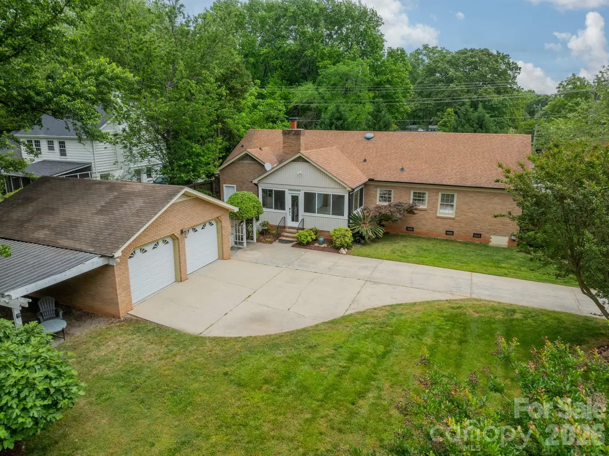 5522 Sharon RD, Charlotte, NC 28210