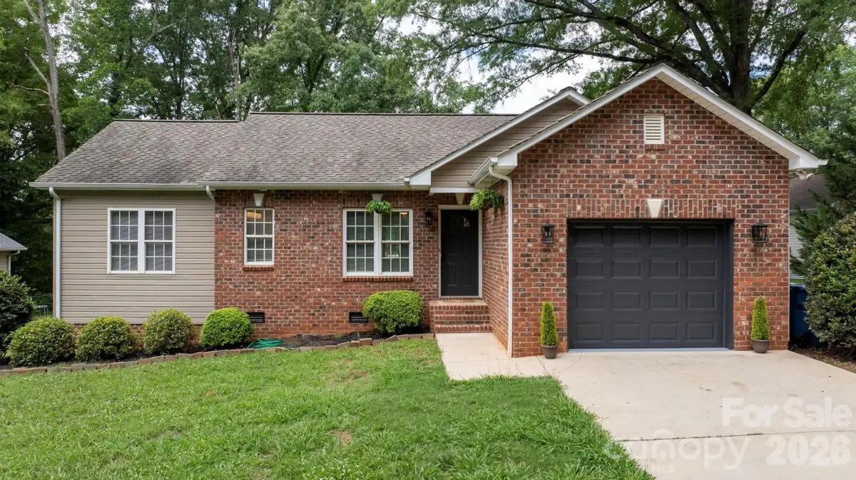 208 S B AVE, Maiden, NC 28650