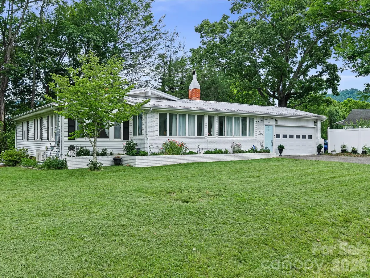 44 Hemlock AVE, Spruce Pine, NC 28777