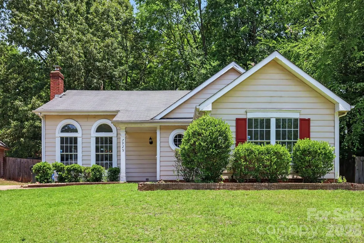 7925 Turquoise DR, Charlotte, NC 28215