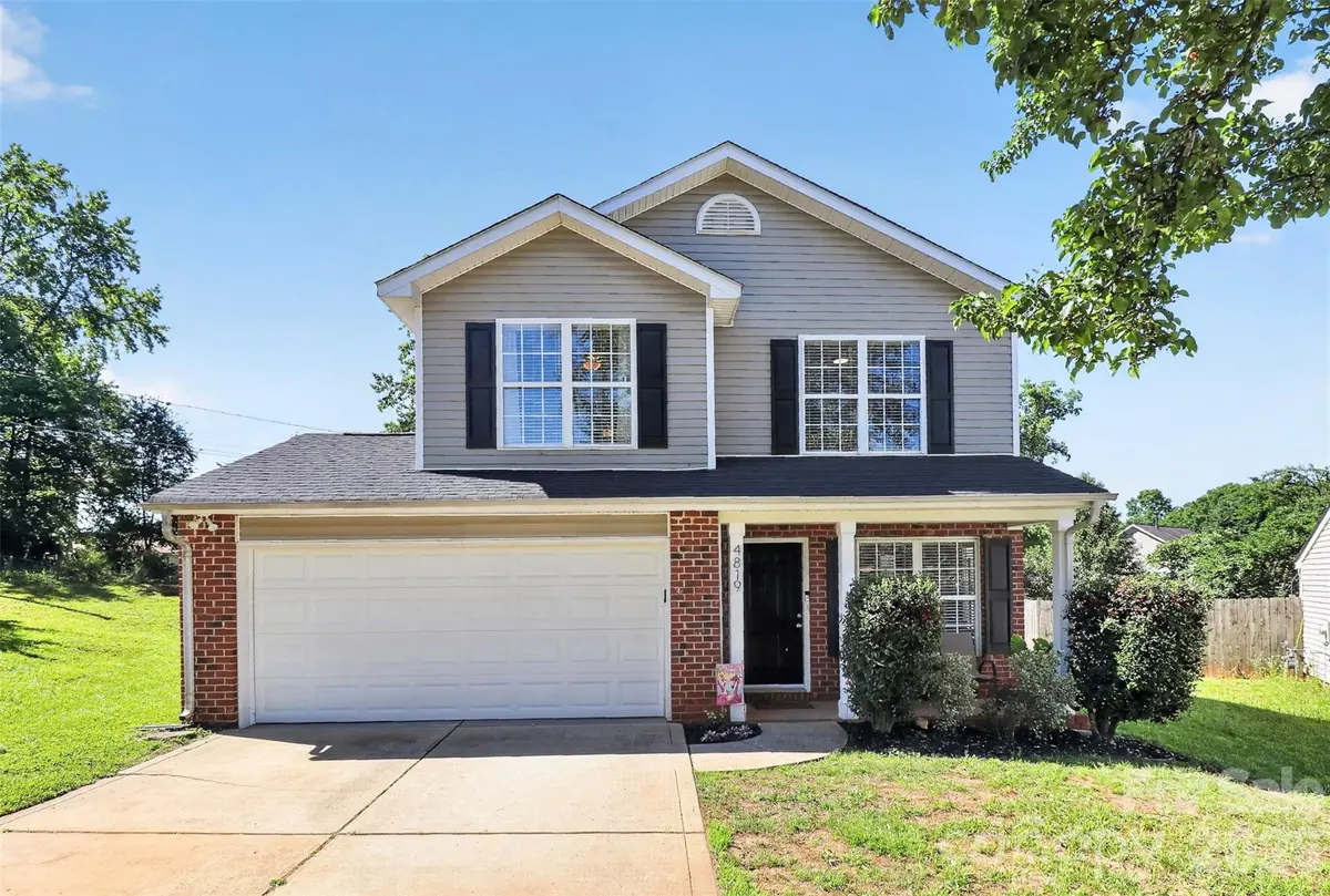 4819 Hopewood LN, Charlotte, NC 28216