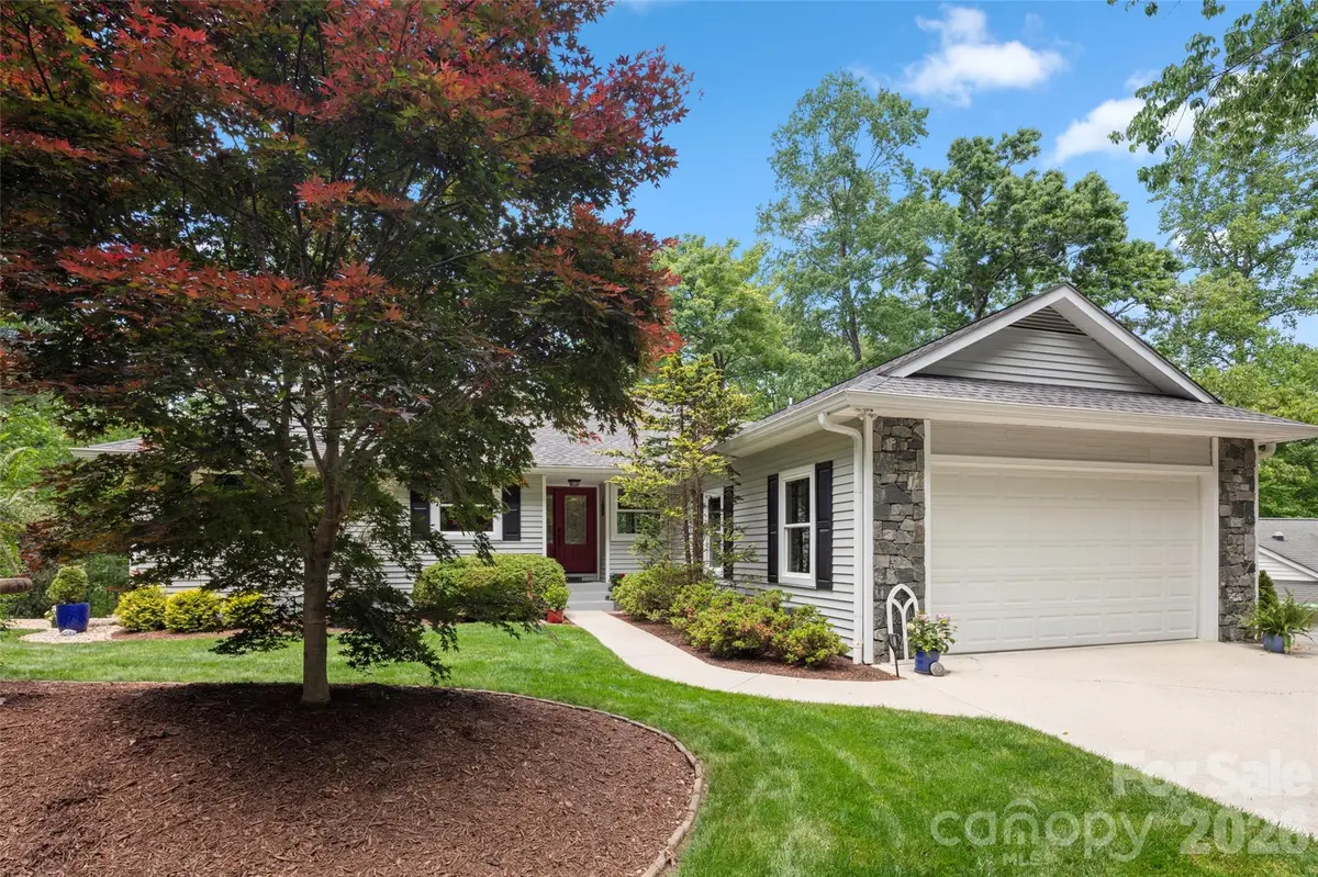 2750 Leucothae WAY, Hendersonville, NC 28791
