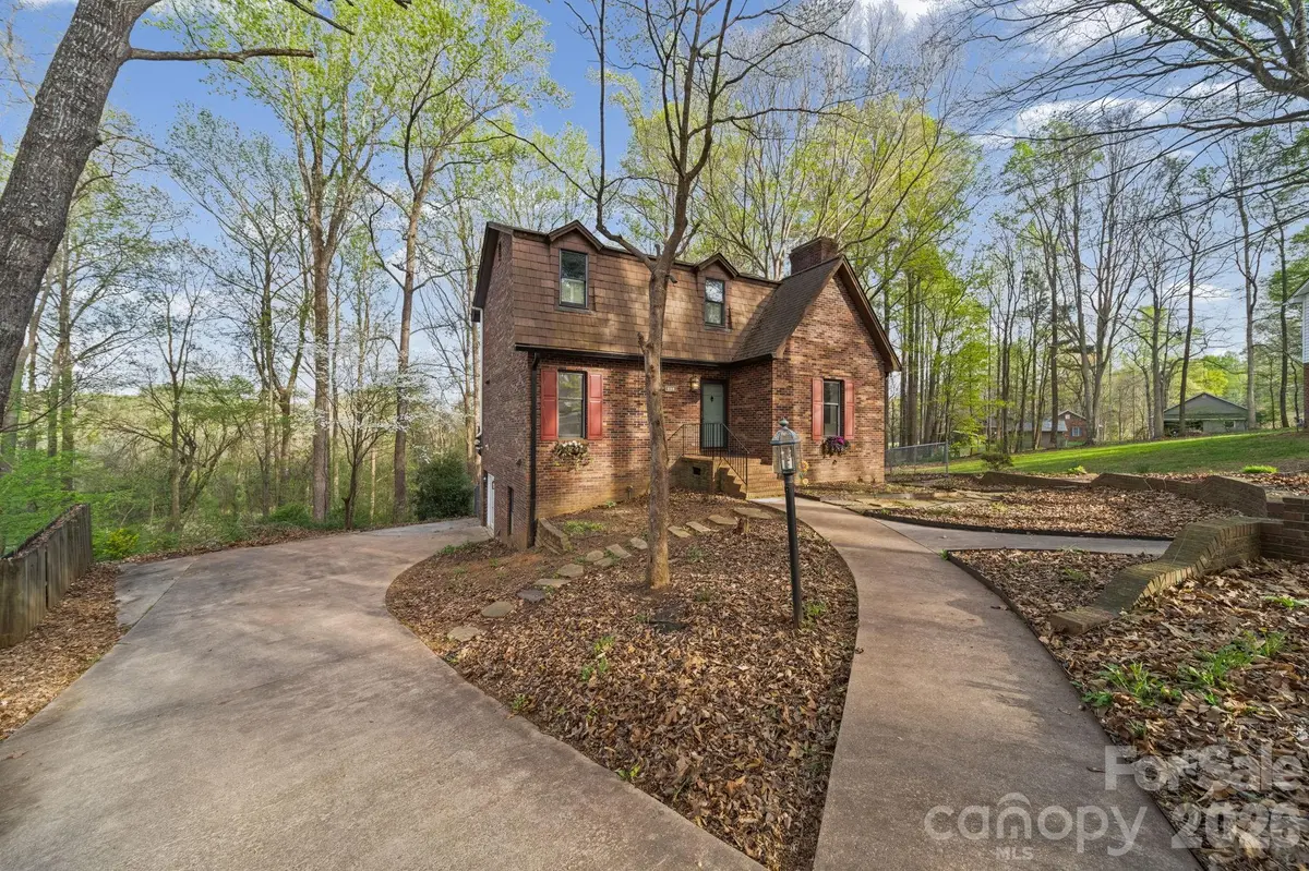 200 Maple CT, Lexington, NC 27295