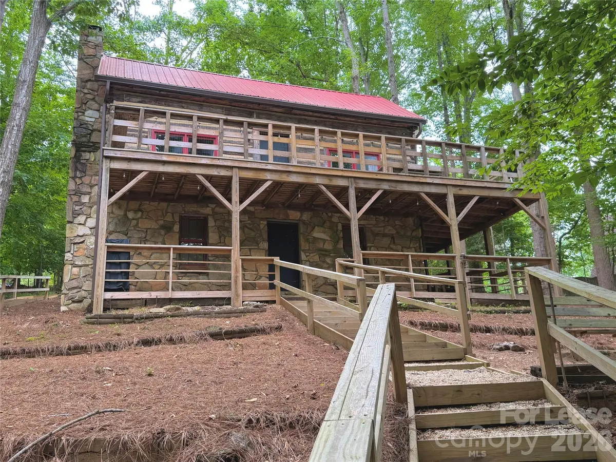 300 Clark Cove RD, Statesville, NC 28677