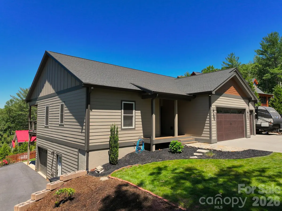 154 & 156 Dogwood DR, Weaverville, NC 28787