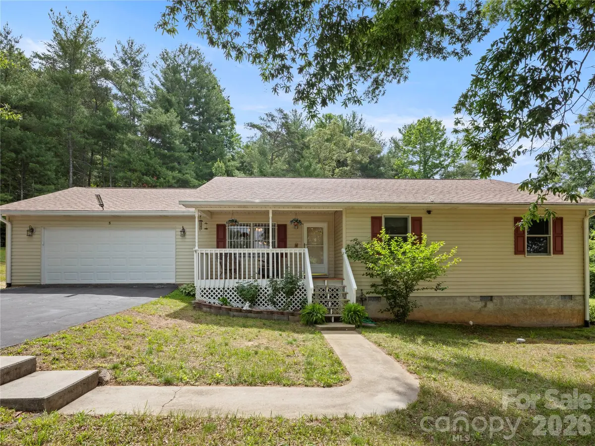 5 Harrison Hill RD, Swannanoa, NC 28778