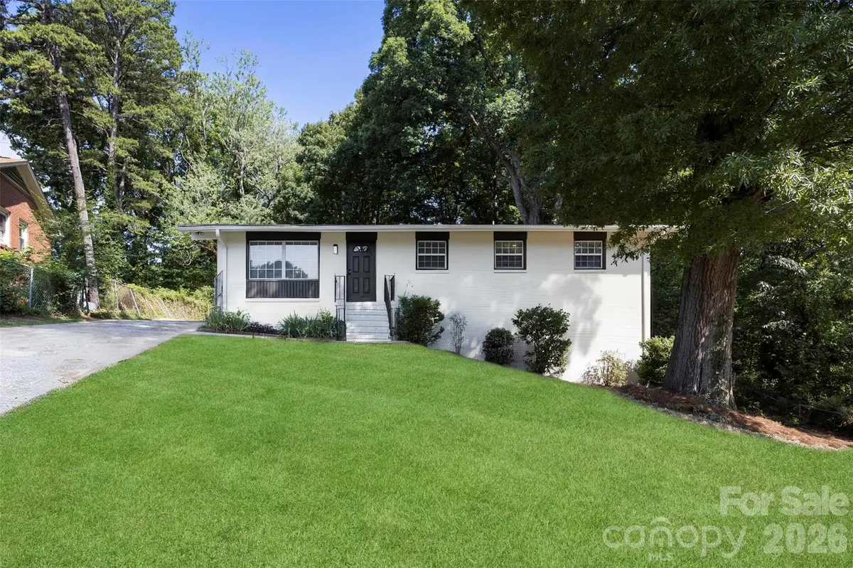 1047 White Plains RD, Charlotte, NC 28213