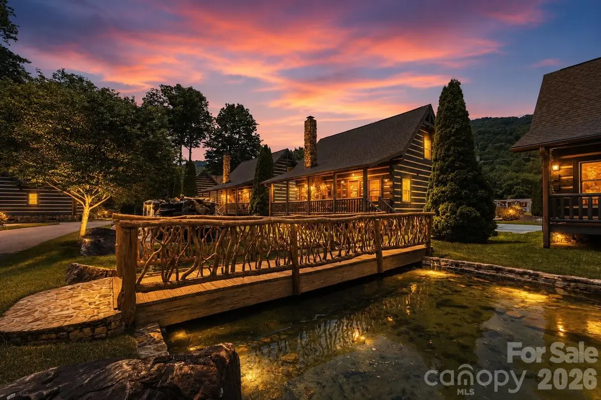 17 Rachels CIR, Maggie Valley, NC 28751