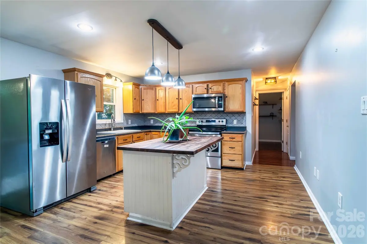 142 Blake DR, Canton, NC 28716