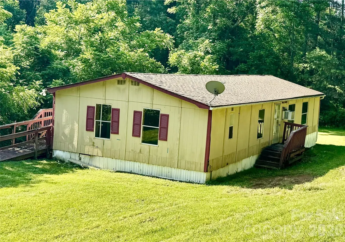 8 White Oak DR, Leicester, NC 28748