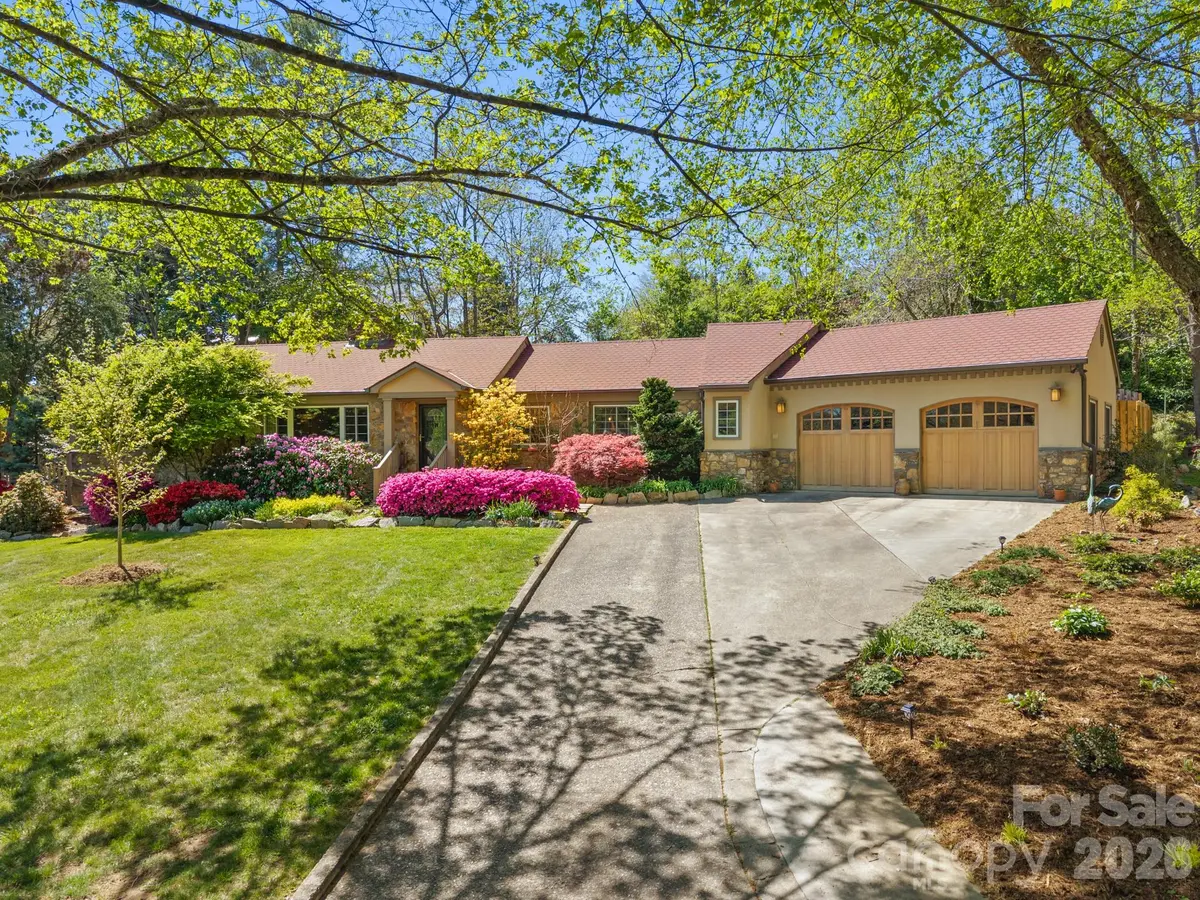 43 Martindale RD, Asheville, NC 28804