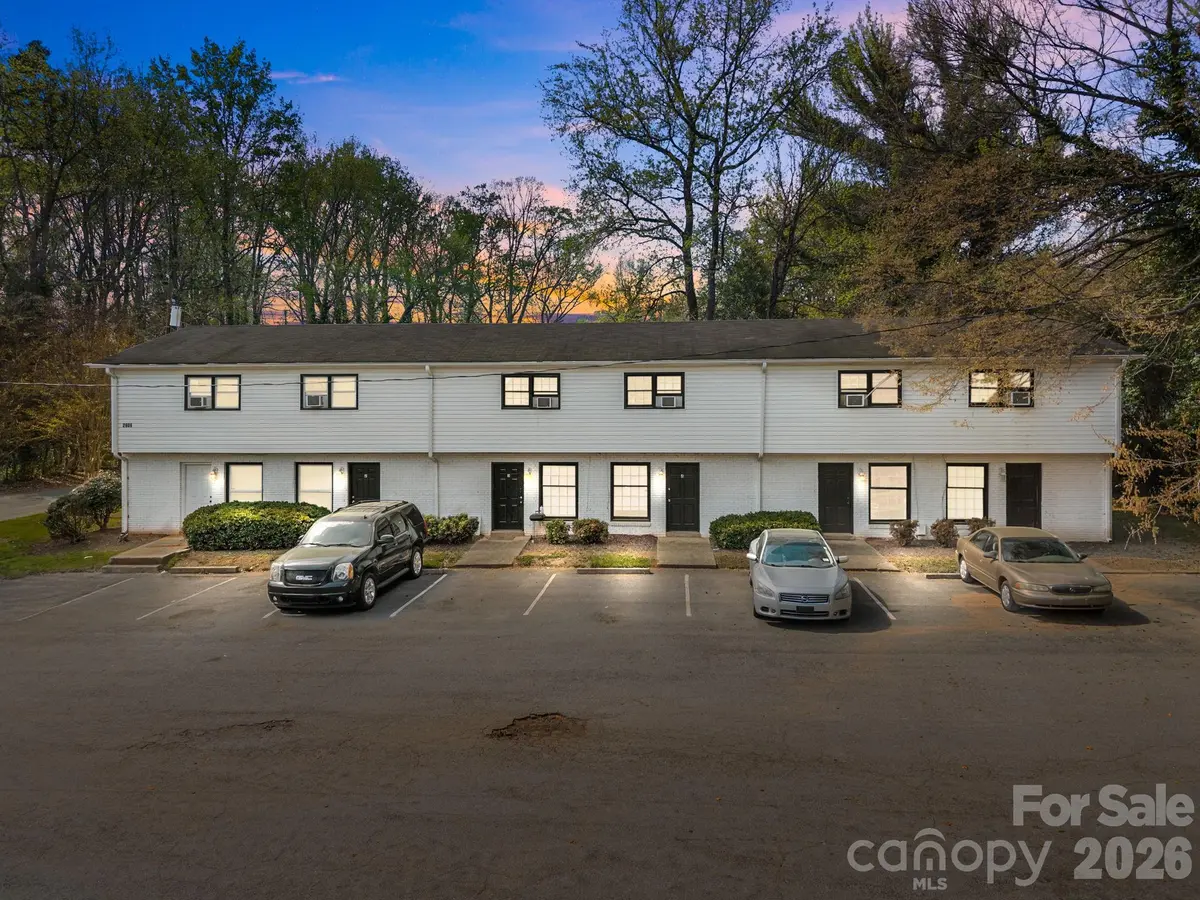 2909 Burgess DR, Charlotte, NC 28208