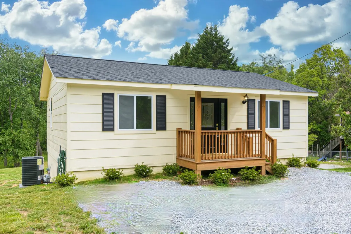 286 Berkeley RD, Hendersonville, NC 28792