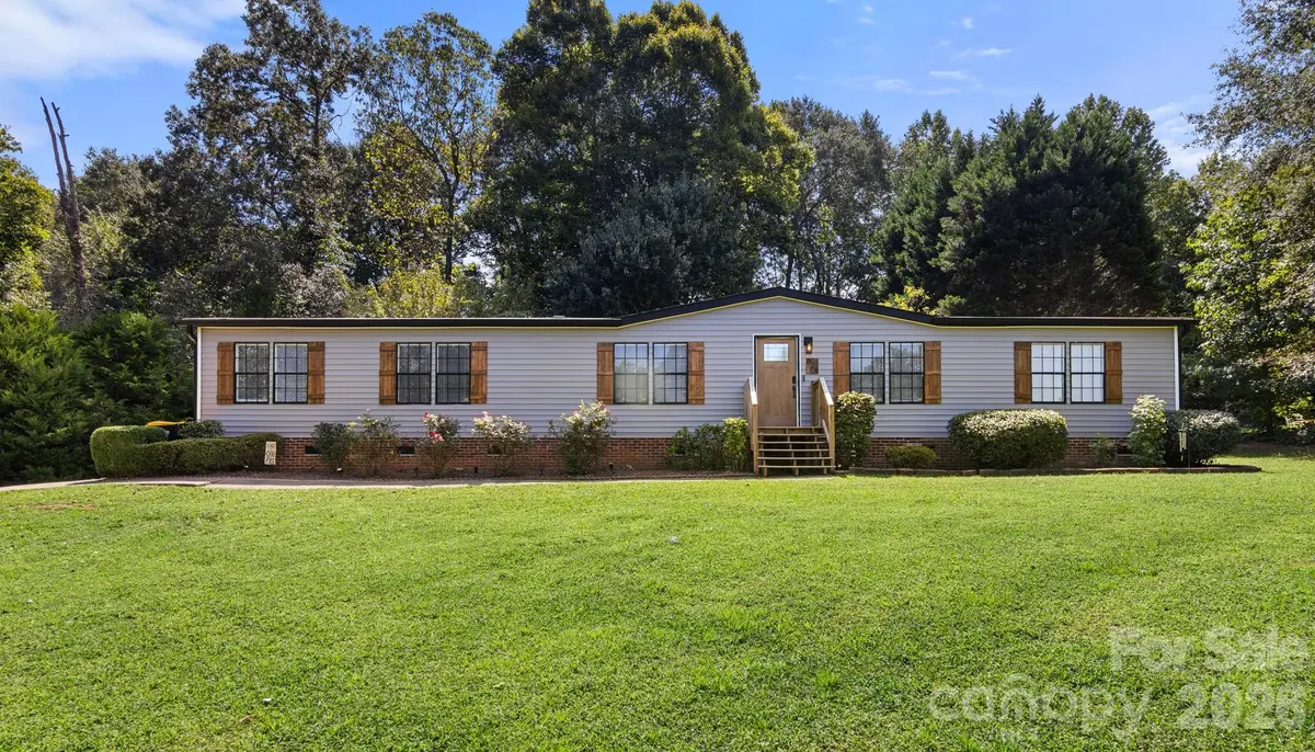 824 Joseph Antoon CIR, Stanley, NC 28164
