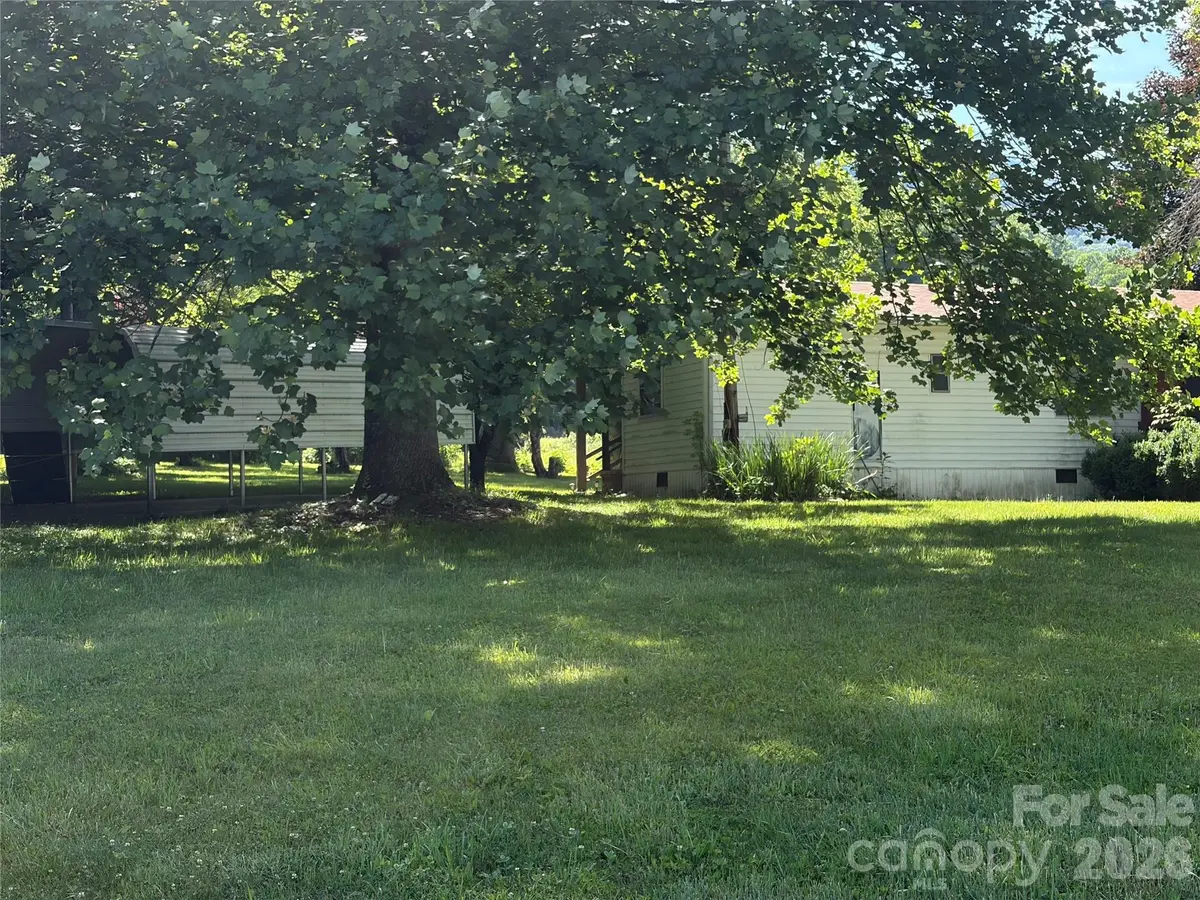 42 Country Meadows RD, Burnsville, NC 28714