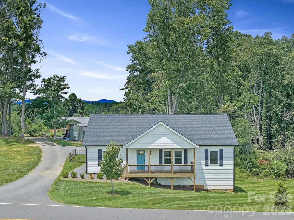 105 Crowder Hills LN, Asheville, NC 28804