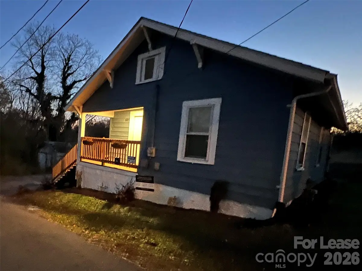 605 Center ST NW, Lenoir, NC 28645