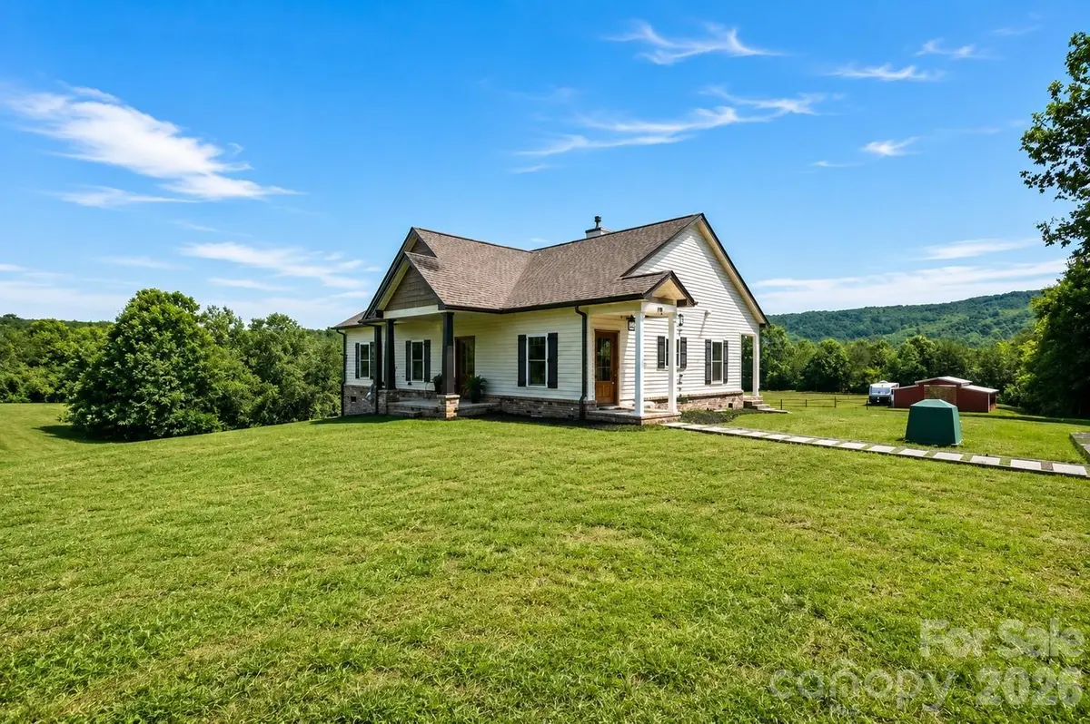 14 Daisy LN, Taylorsville, NC 28681