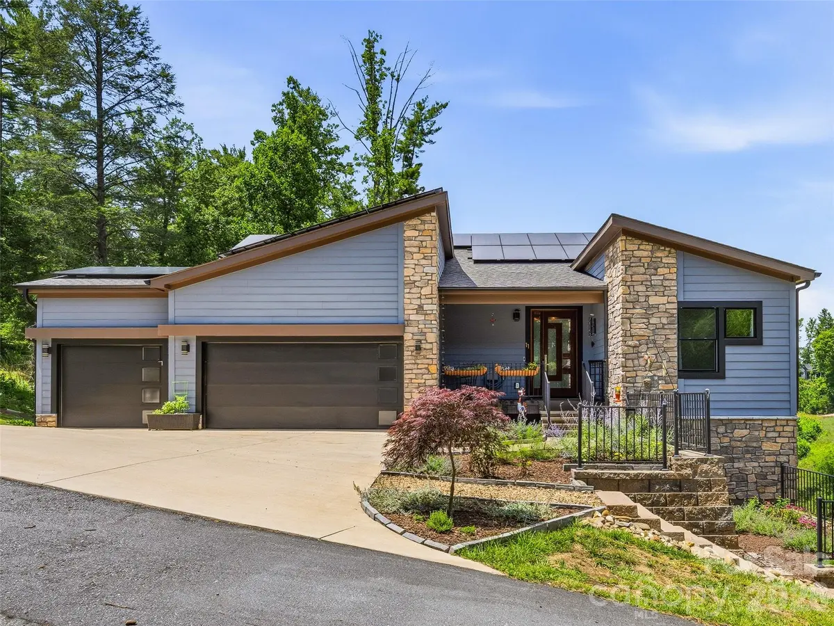 11 Timber Hill DR, Leicester, NC 28748