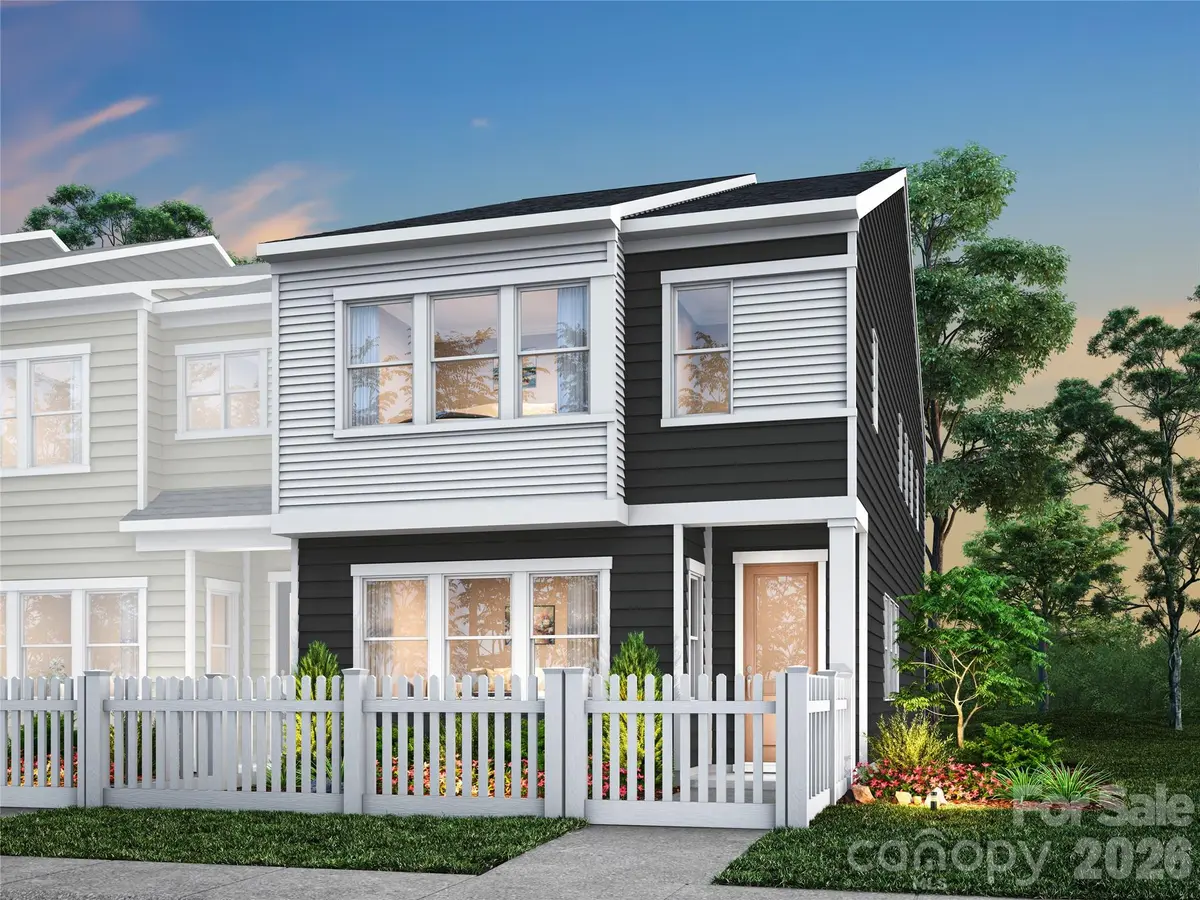 8402 Discovery LN, Charlotte, NC 28216