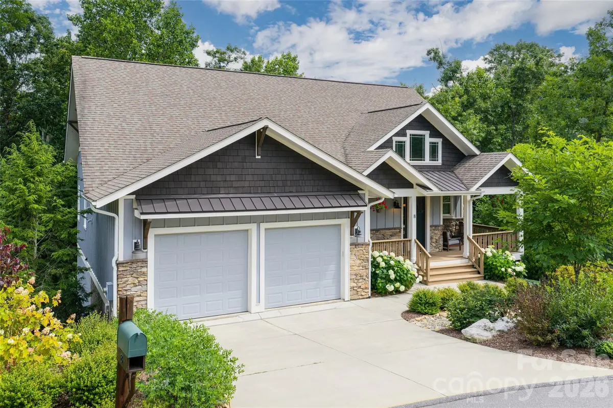 8 Sugarland Ridge RD, Fairview, NC 28730