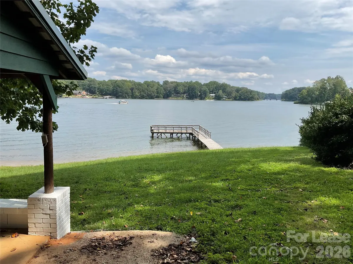 6950 Ingleside DR, Sherrills Ford, NC 28673