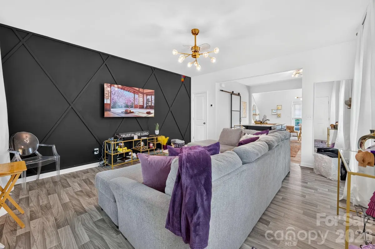 1031 Plaza Walk DR, Charlotte, NC 28215