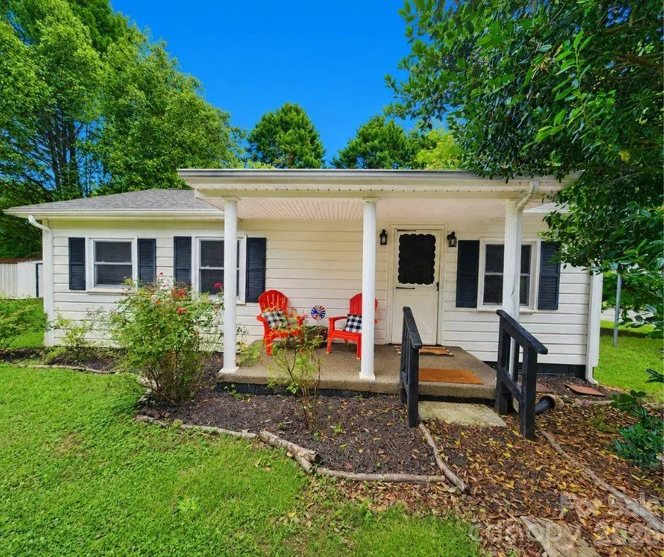 102 Aderholdt RD, Bessemer City, NC 28016