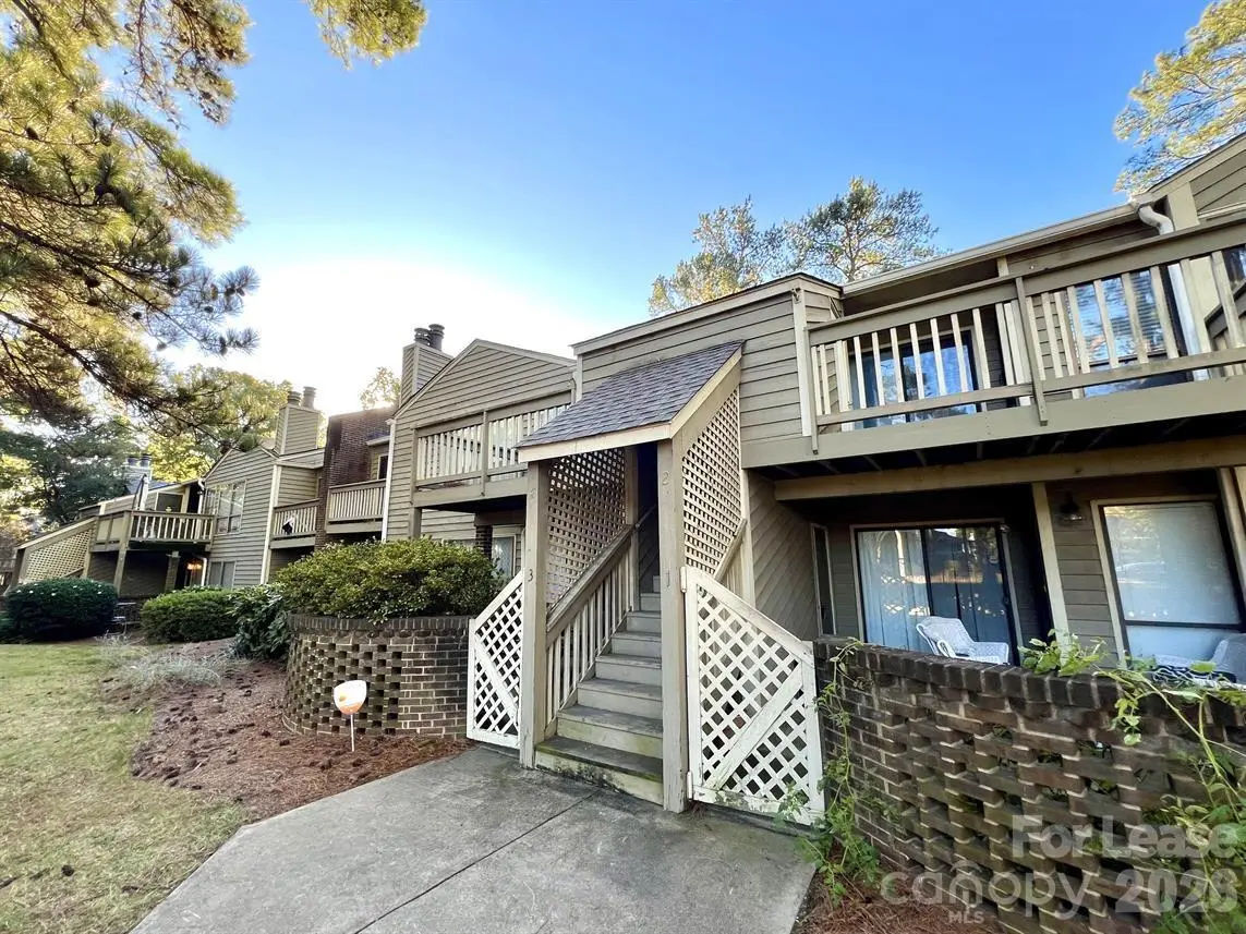 1600 Sharon RD W #4, Charlotte, NC 28210
