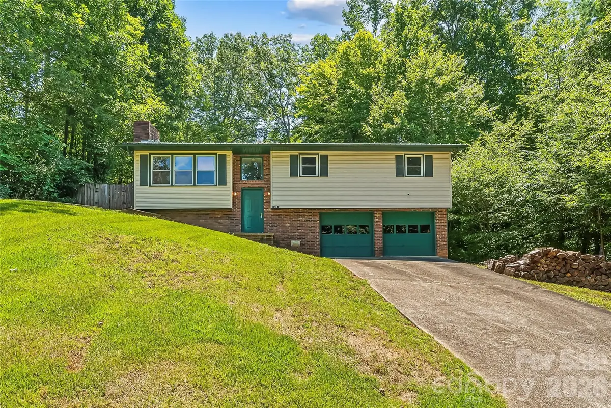 32 Swanns View DR, Marion, NC 28752