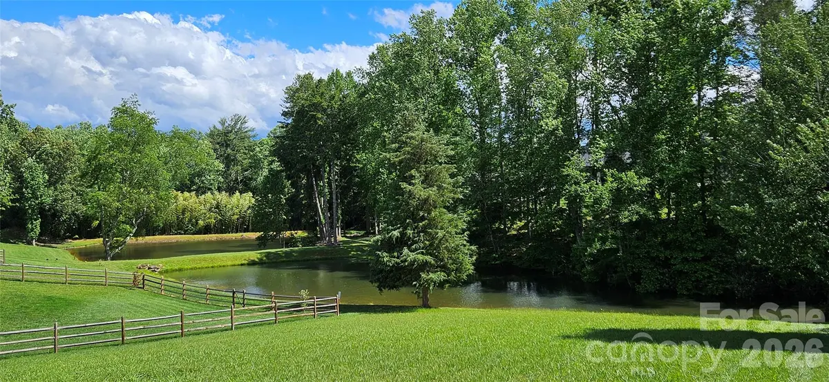 12 Farm Pond LN, Candler, NC 28715