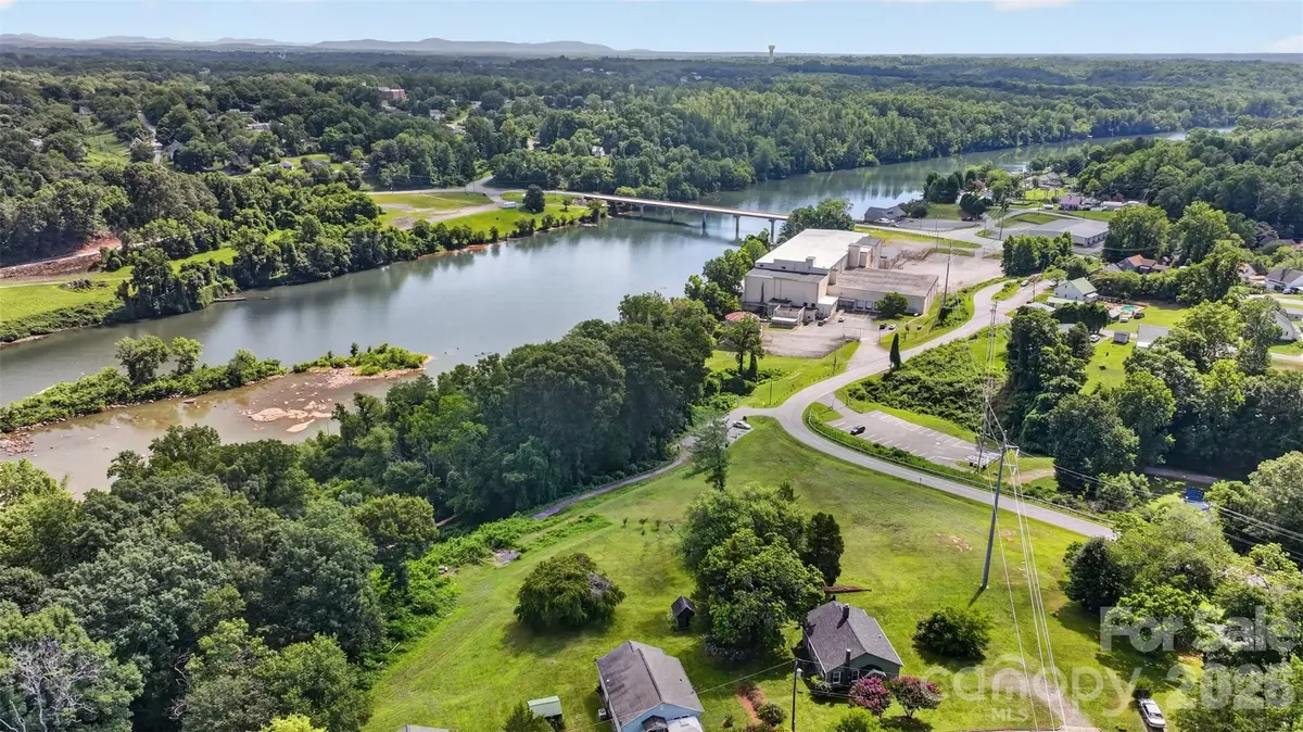 106 Lake DR, Hickory, NC 28601