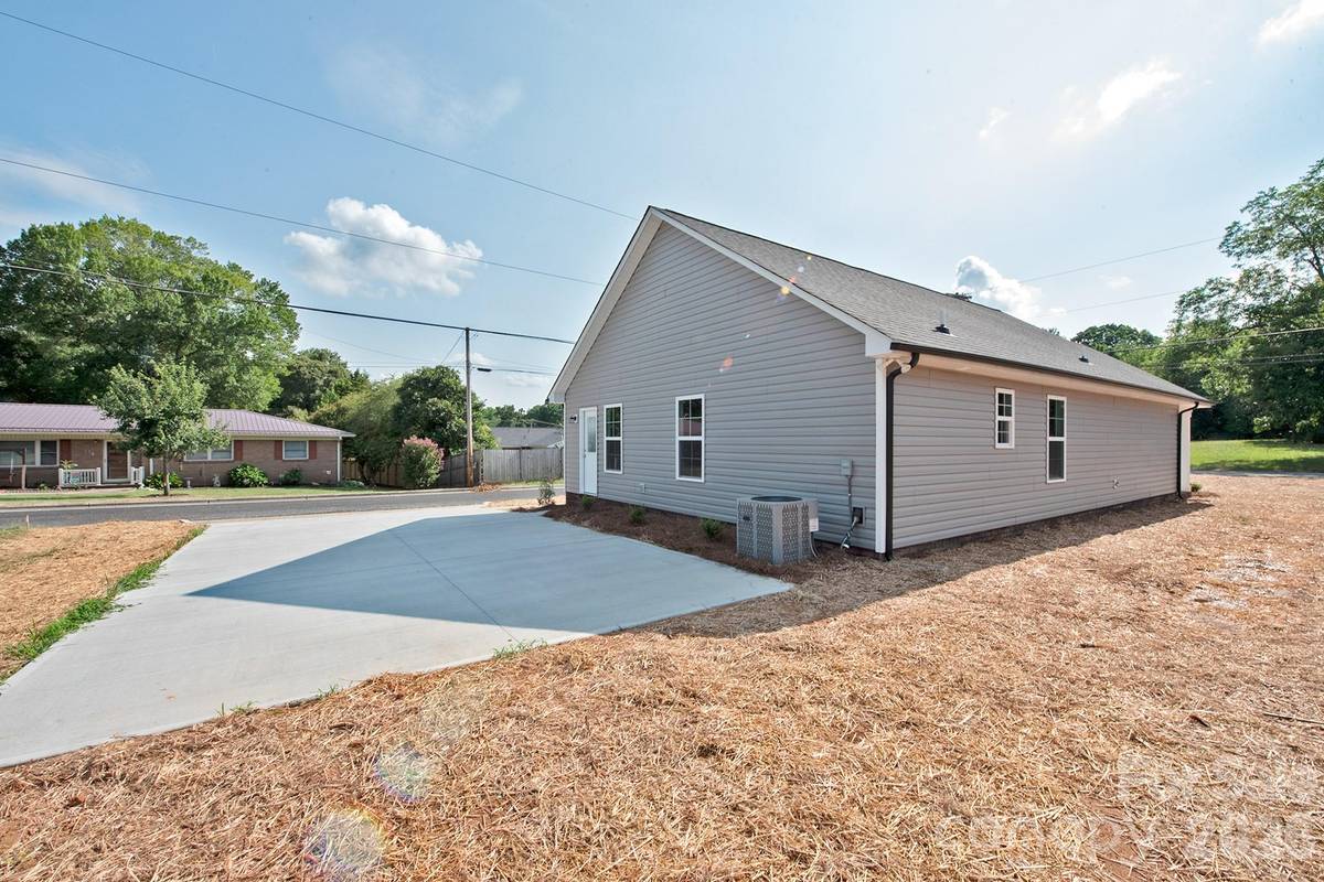 135 Beaver ST, Landis, NC 28088