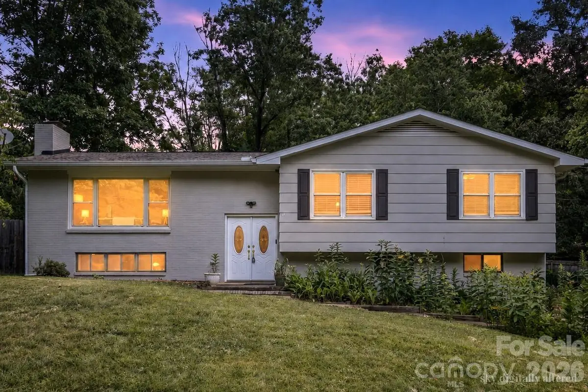 17 Rhododendron PL, Asheville, NC 28805