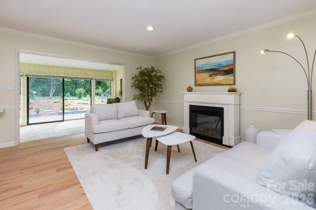 301 Crowfields DR, Asheville, NC 28803