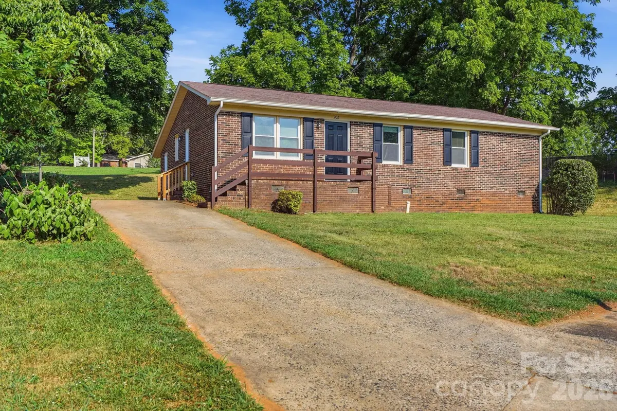 202 Cooke CIR, Kings Mountain, NC 28086