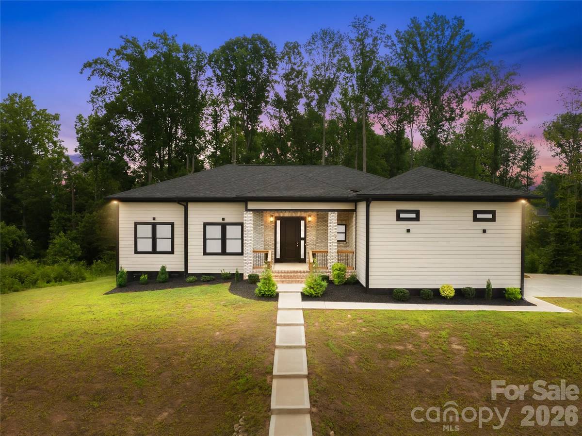2004 Plain Field DR, Bessemer City, NC 28016